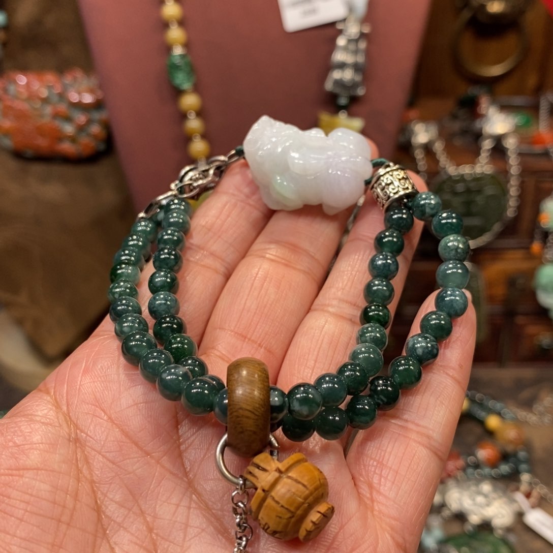 翡翠吊坠(赠链)未镶嵌