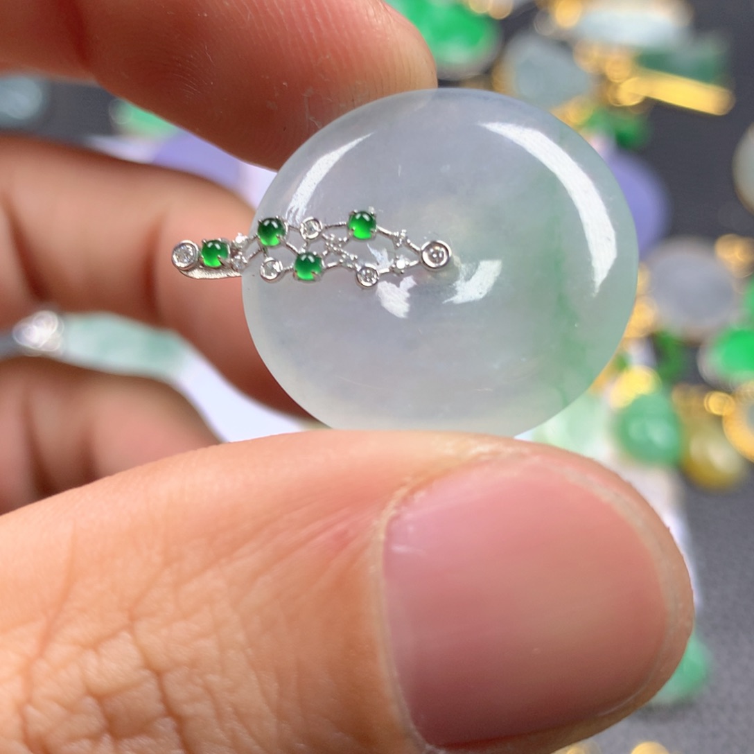 【闪购商品】翡翠颈饰18K金镶嵌翡翠