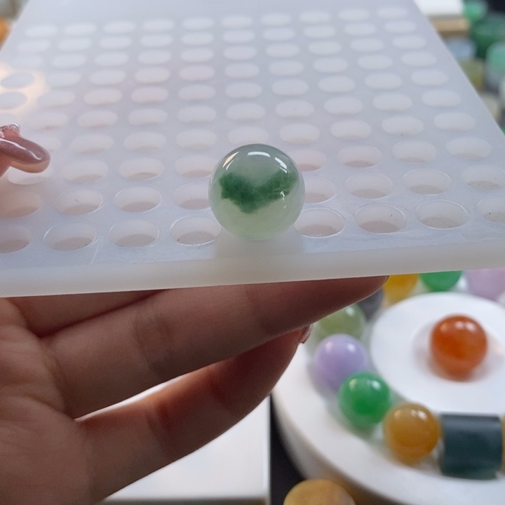 翡翠未镶嵌颈饰爱心飘花圆珠13.7+