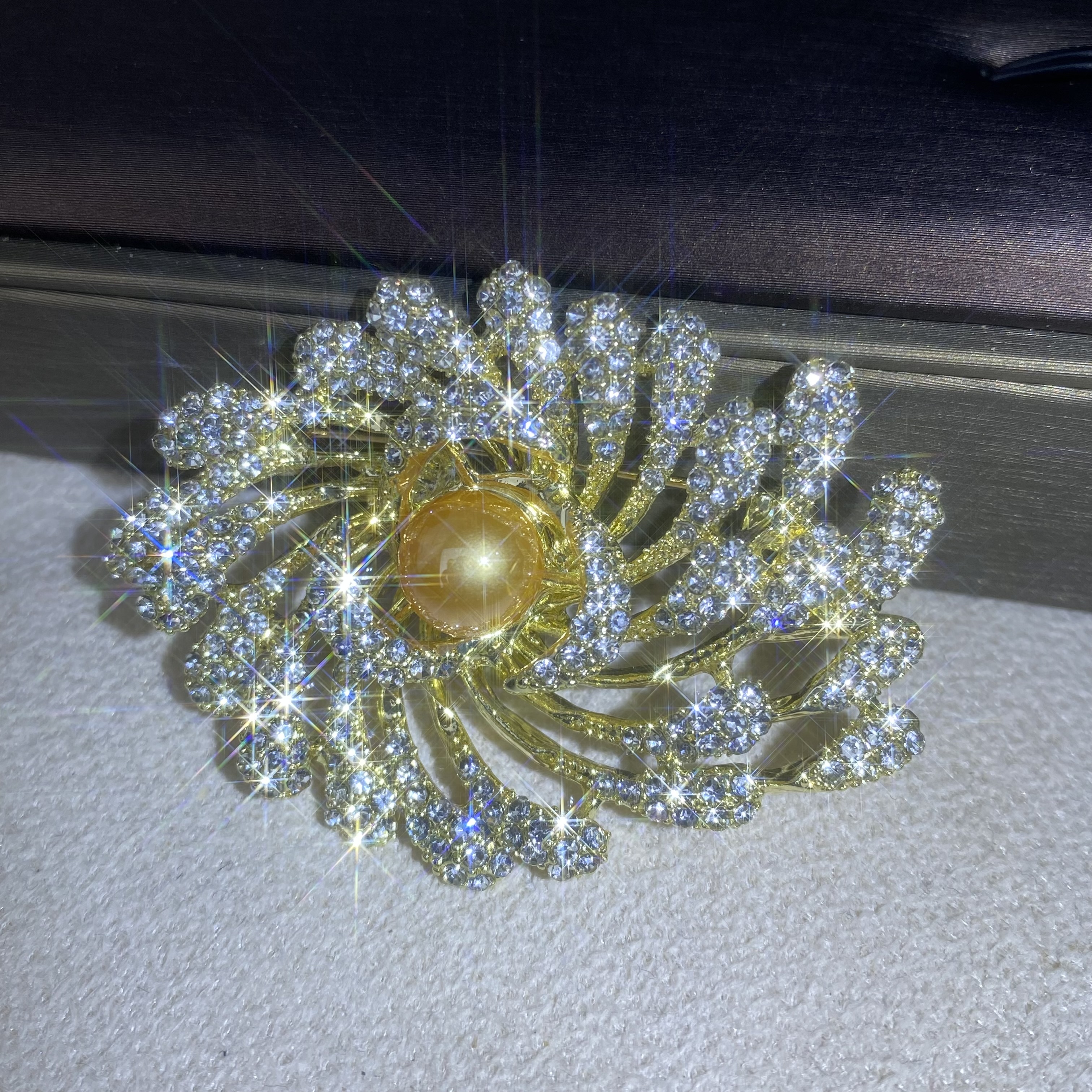 7315【胸针】轻奢精品白金色女士胸针