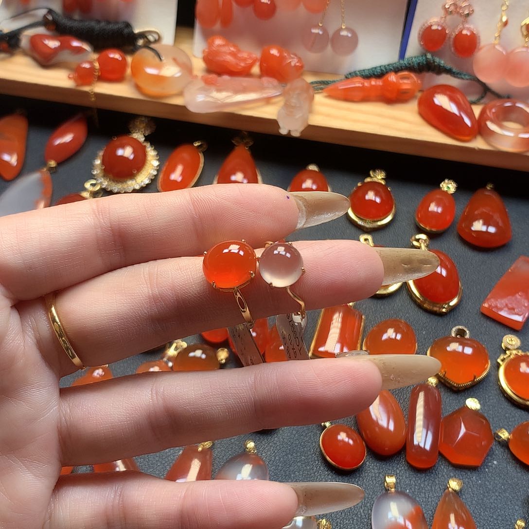 南红玛瑙颈饰未镶嵌