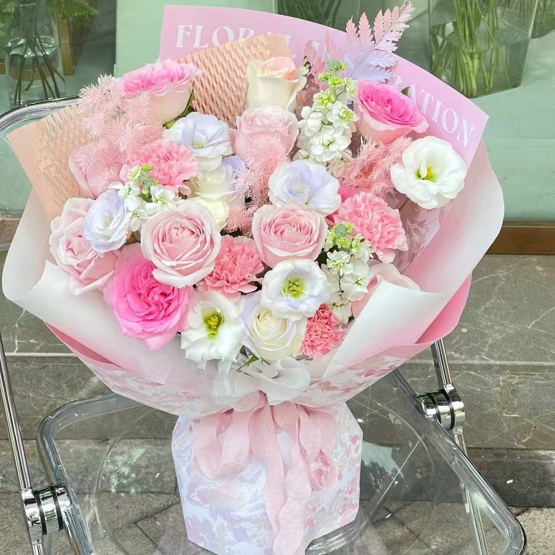 【风华正茂】15 朵粉色系粉玫瑰康乃馨洋桔梗混搭鲜花花束