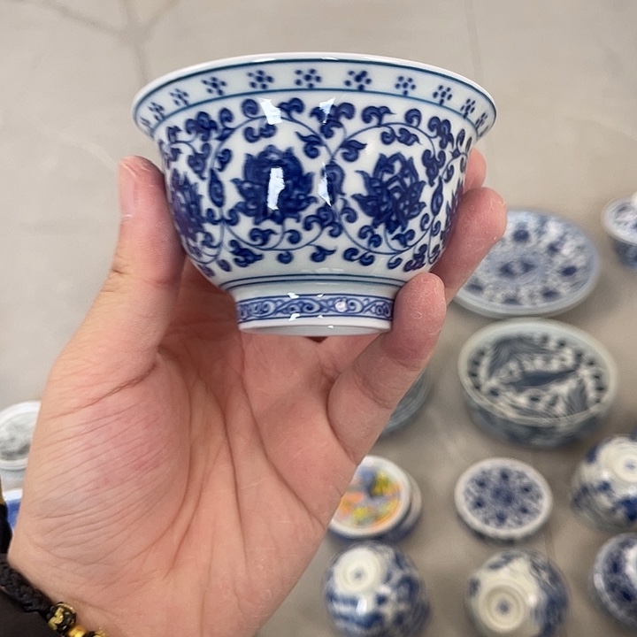 瓷片景德镇青花缠枝莲主人杯