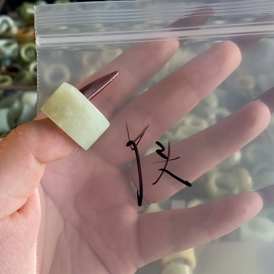 丫***头蛇纹石玉未镶嵌戒指