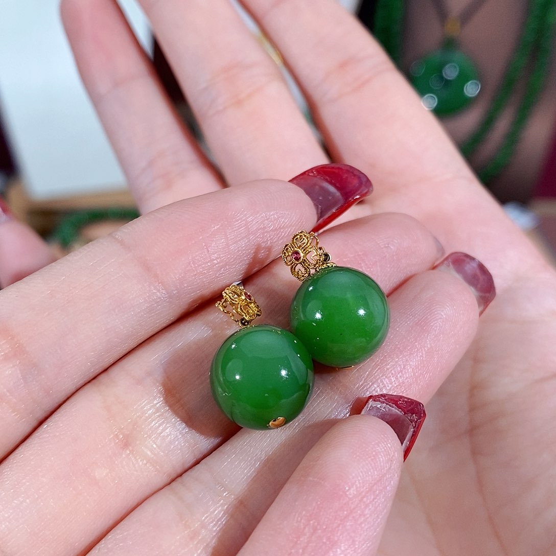 和田玉（碧玉）珠宝首饰18K金镶嵌