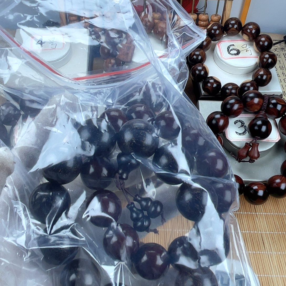 慶***丶檀香紫檀（小叶紫檀）50
