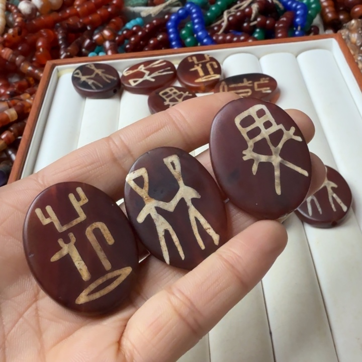 晓***候玛瑙/玉髓未镶嵌颈饰