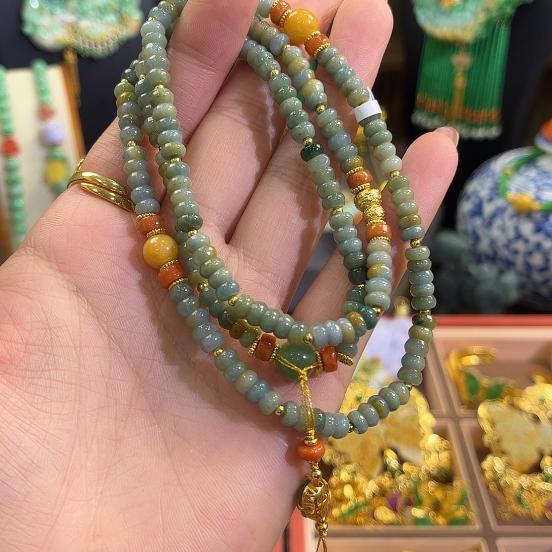 翡翠未镶嵌颈饰炸