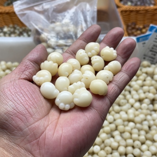 吊坠白玉菩提瑕疵16白玉猫爪20颗