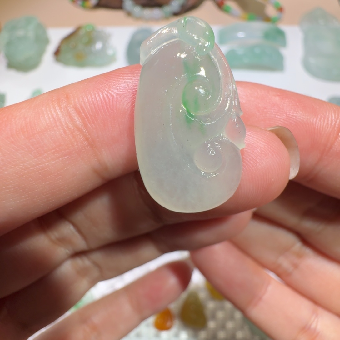 定制翡翠未镶嵌冰阳绿如意