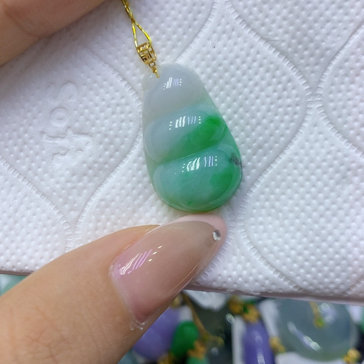 颈饰18K金镶嵌翡翠
