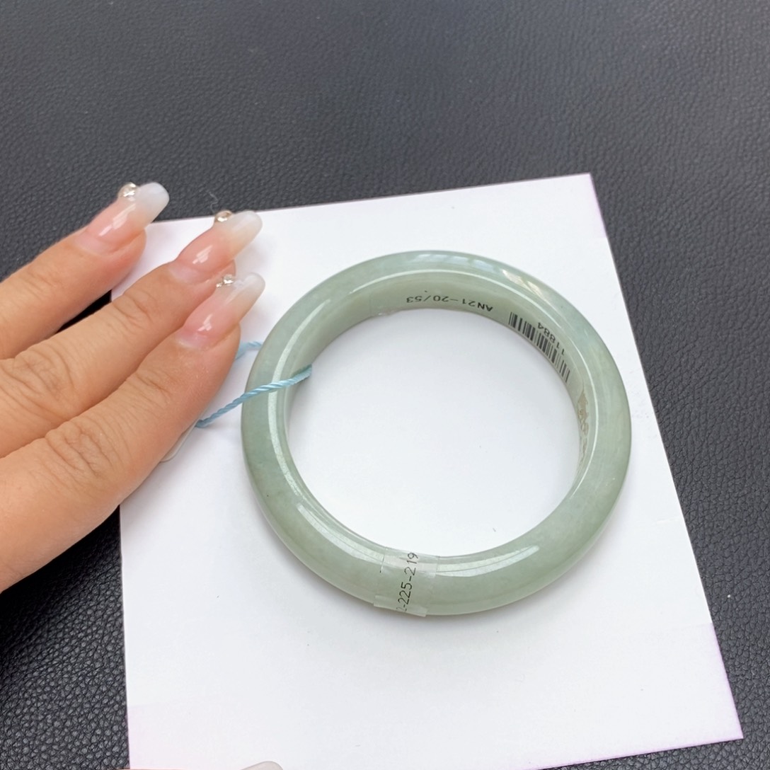 翡翠手镯未镶嵌53圈口