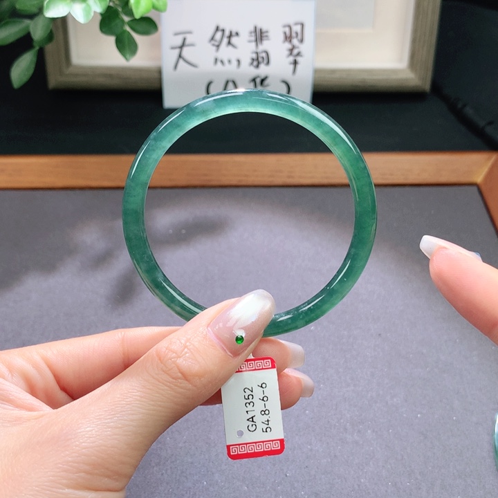 翡翠手镯未镶嵌天然翡翠手镯