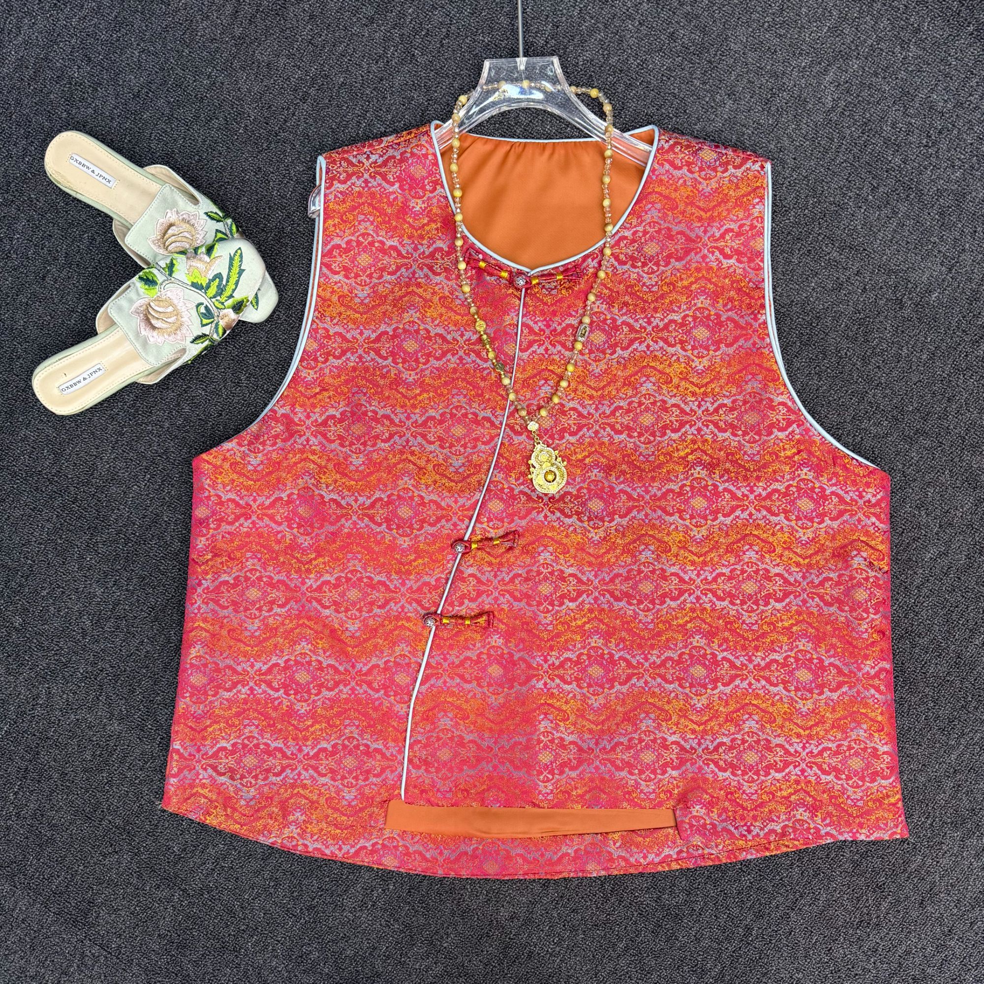 冬季服装无袖红色马夹女常规款提花薄款中国风圆领印花冬季新款