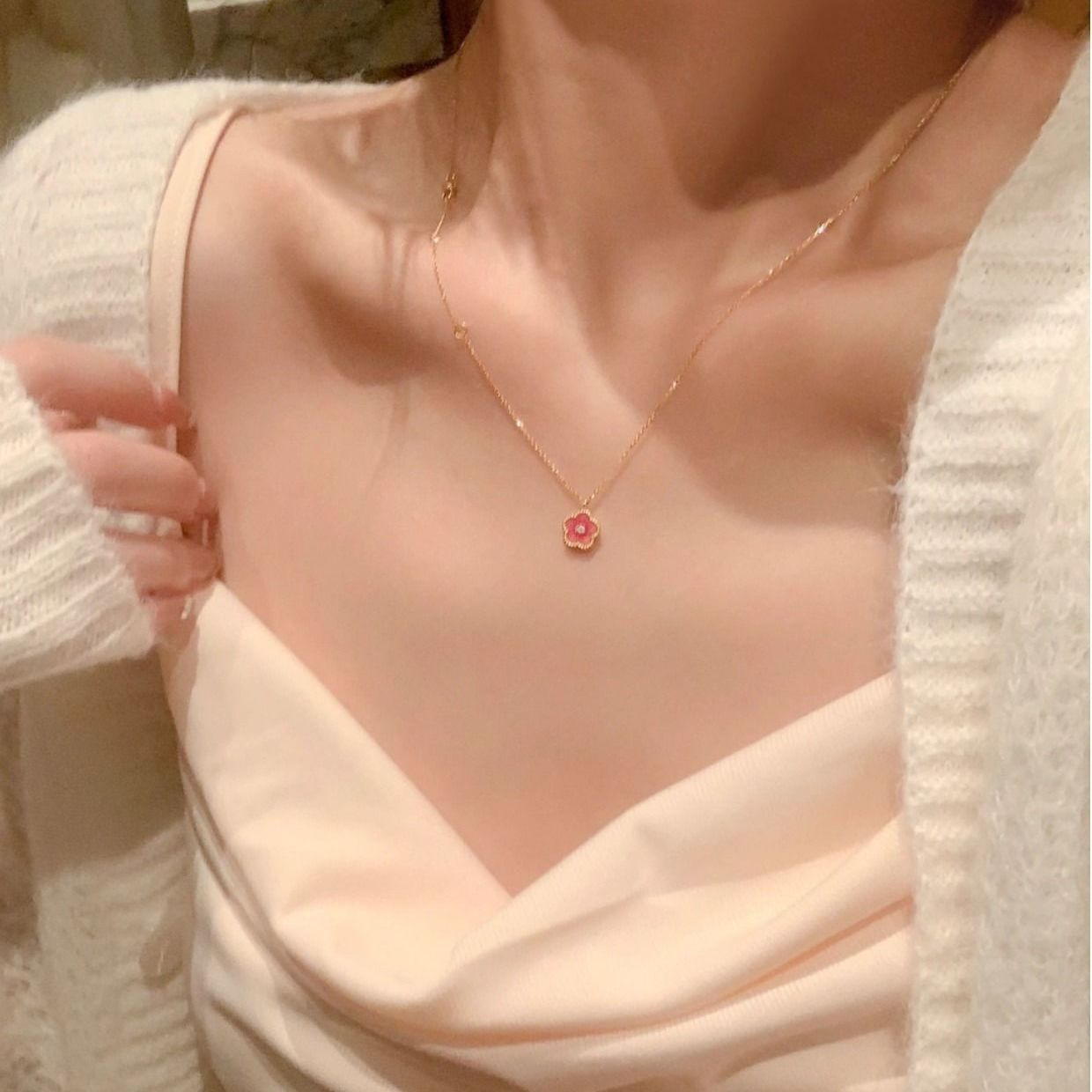 合金吊坠 超仙粉红小桃花项链女ins小众设计感吊坠甜美百搭锁骨链