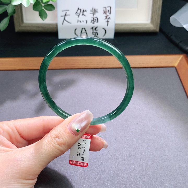 翡翠手镯未镶嵌天然翡翠手镯