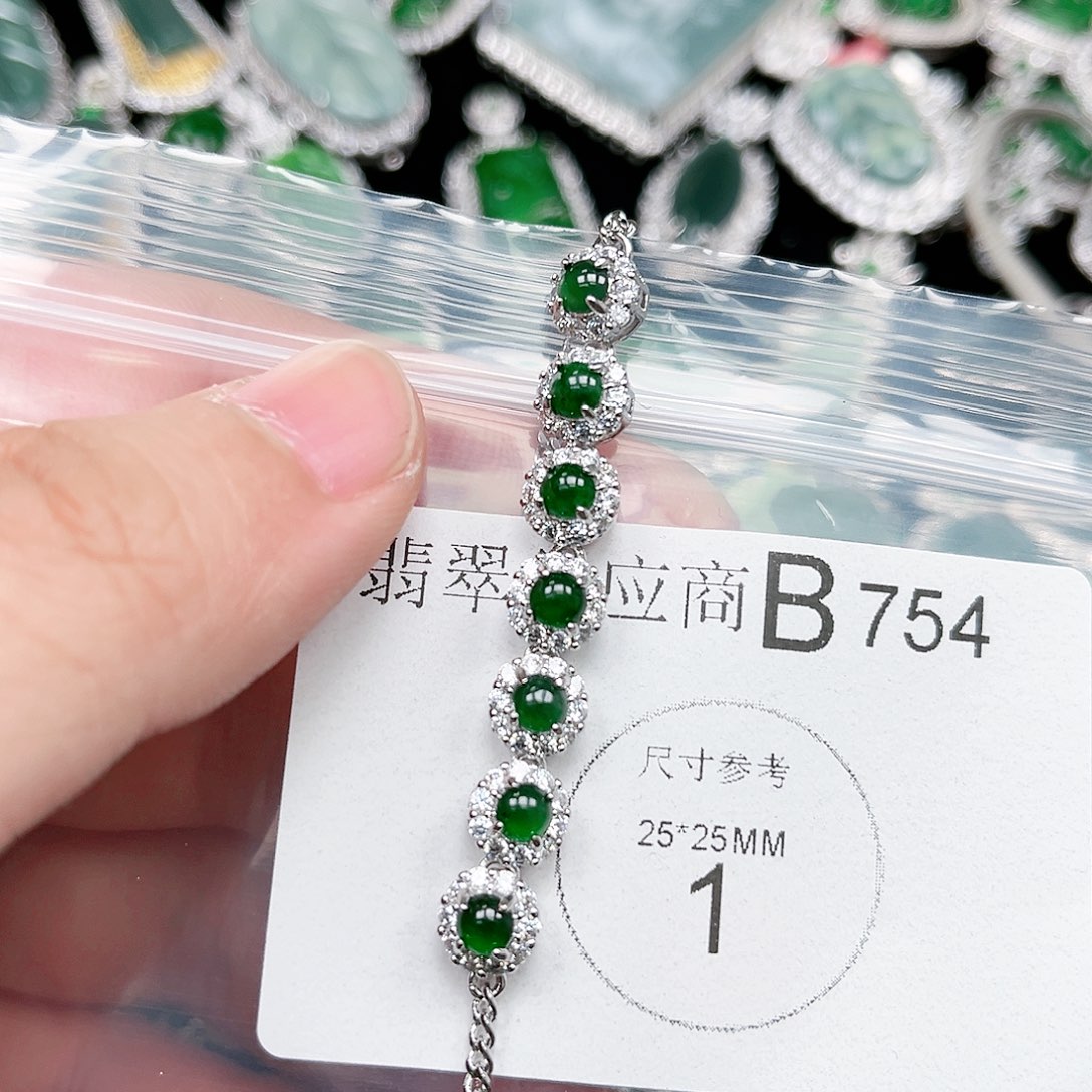 翡翠颈饰未镶嵌翡翠754