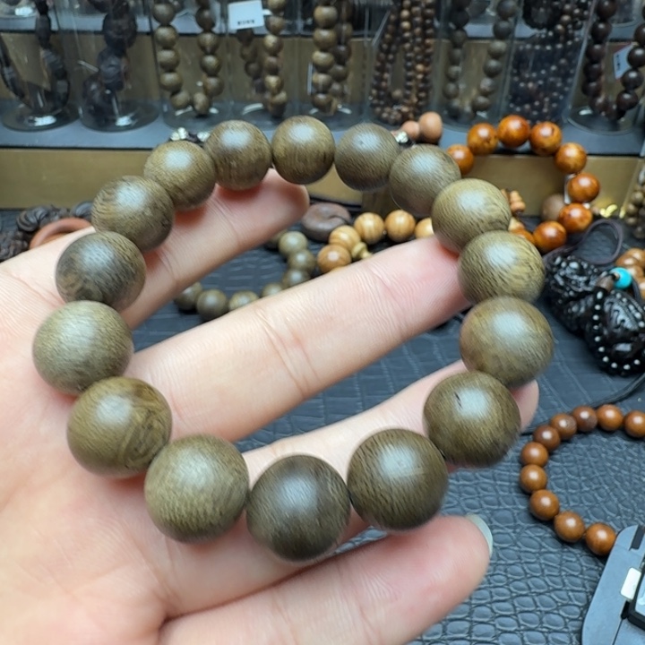 沉香碎屑沉香1.4海南莺歌绿奇微瑕