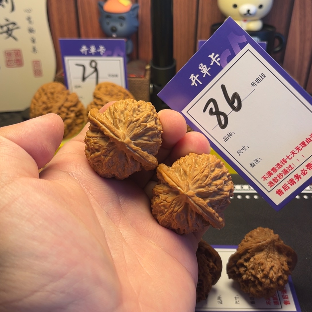 文玩核桃吊坠43金麒麟