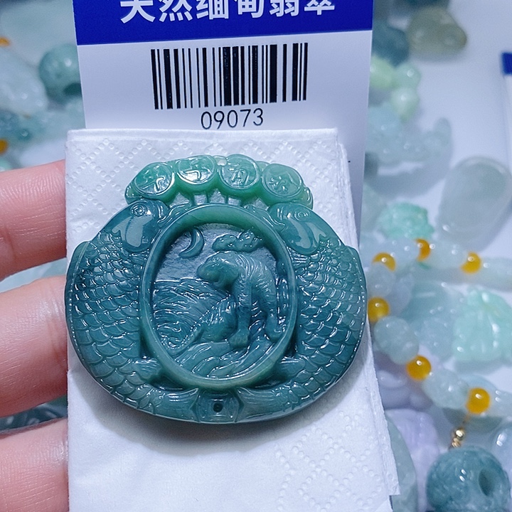 翡翠未镶嵌颈饰天光墟翡翠市场现金代购