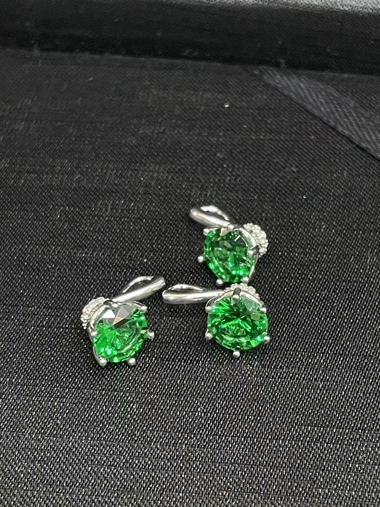 培育祖母绿培育祖母绿圆钻吊坠（多样性一件发货）