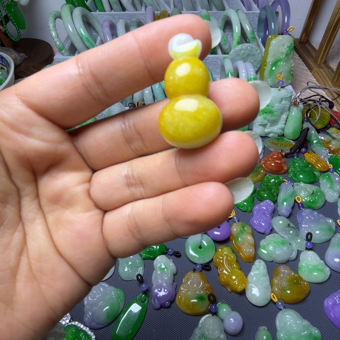 翡翠未镶嵌颈饰吊坠