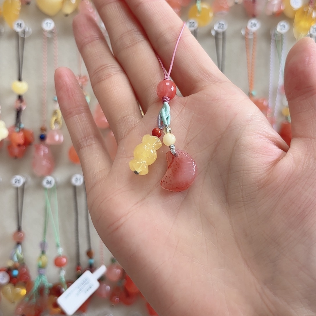 南红玛瑙未镶嵌吊坠(赠链)