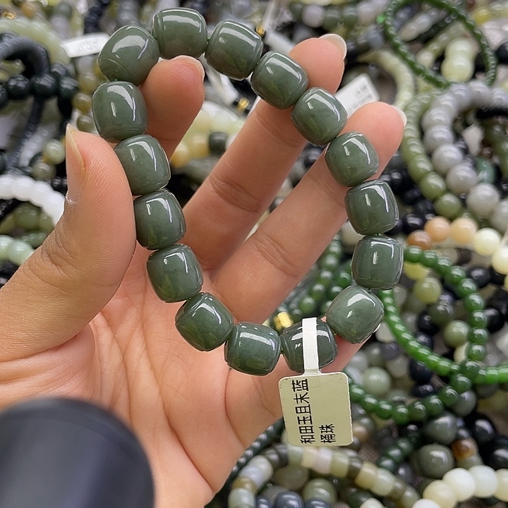 和田玉未镶嵌手串