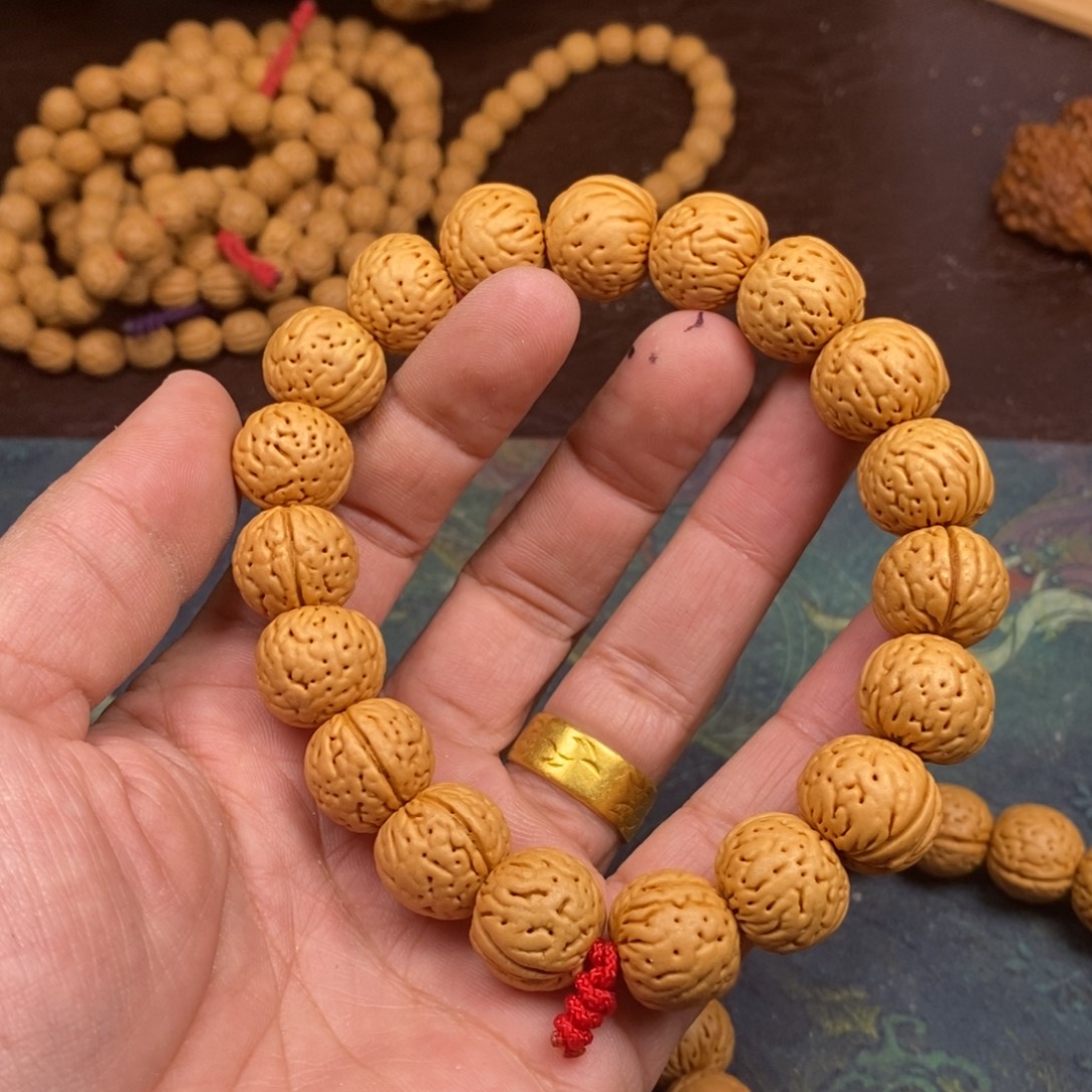 在***，吊坠桃核金丹桃核