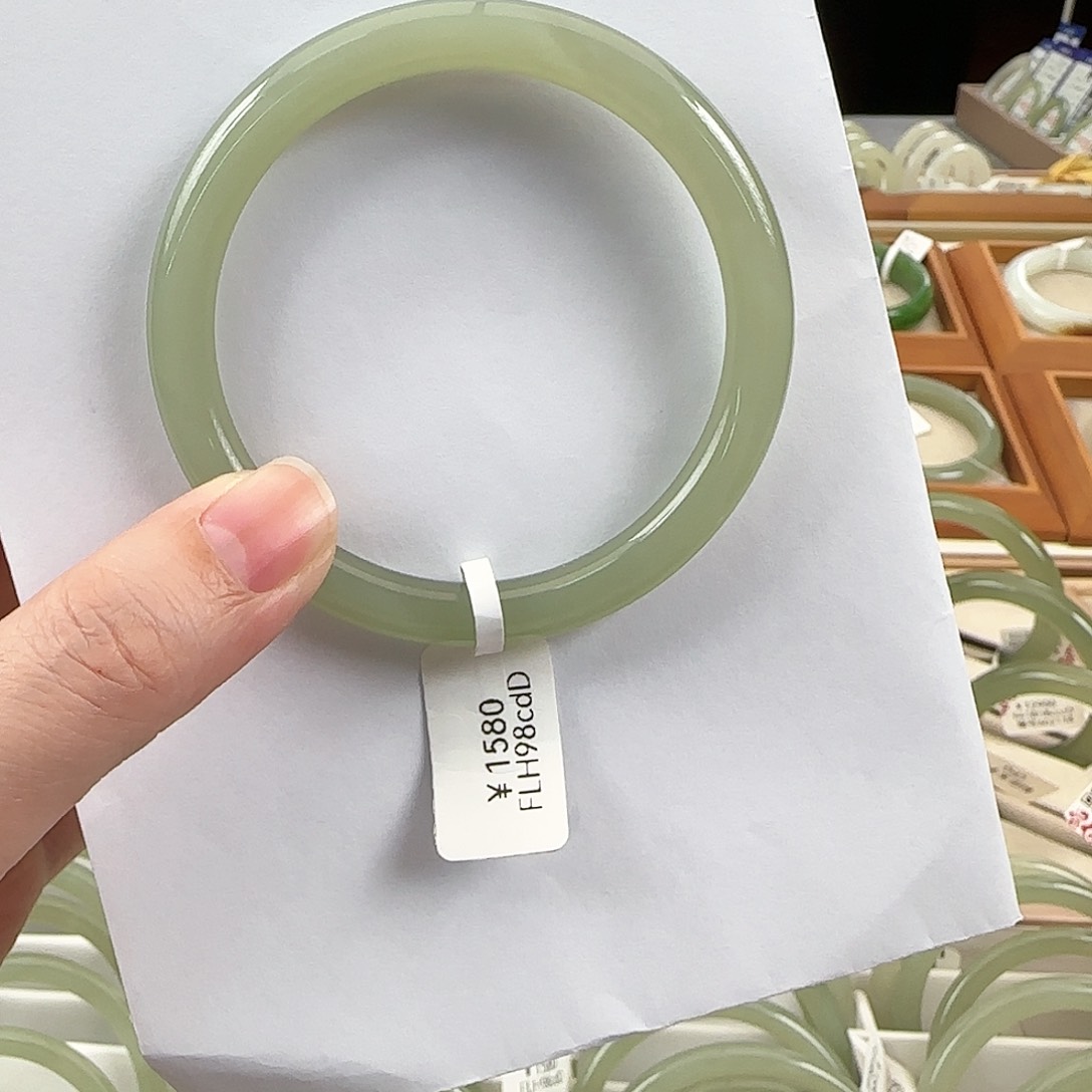 和田玉未镶嵌手镯56