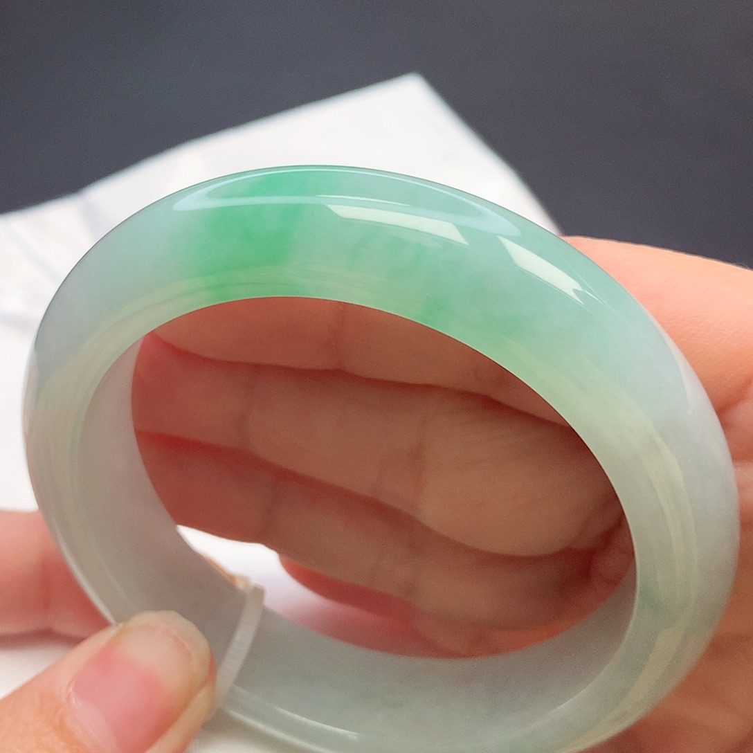 翡翠手镯未镶嵌l n n n n n n n