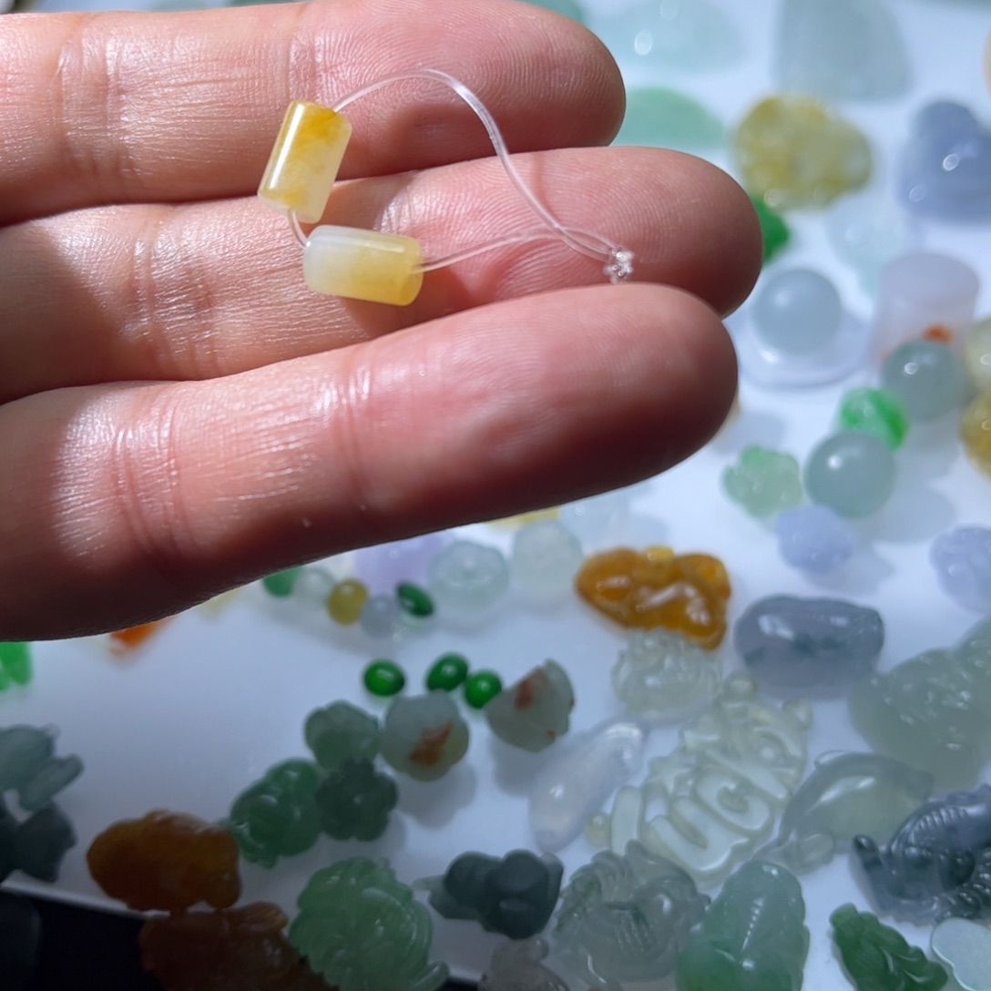 翡翠未镶嵌颈饰桶珠