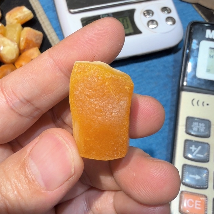 定制琥珀未镶嵌蜜蜡