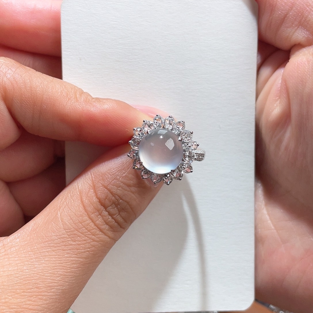 翡翠颈饰18K金镶嵌翡翠戒指