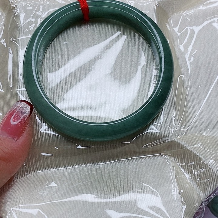 翡翠手镯（圆镯）未镶嵌簡*