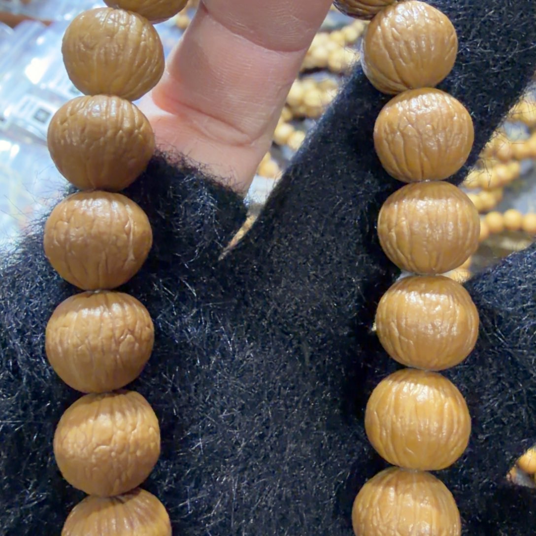 猴头核桃吊坠凤羽