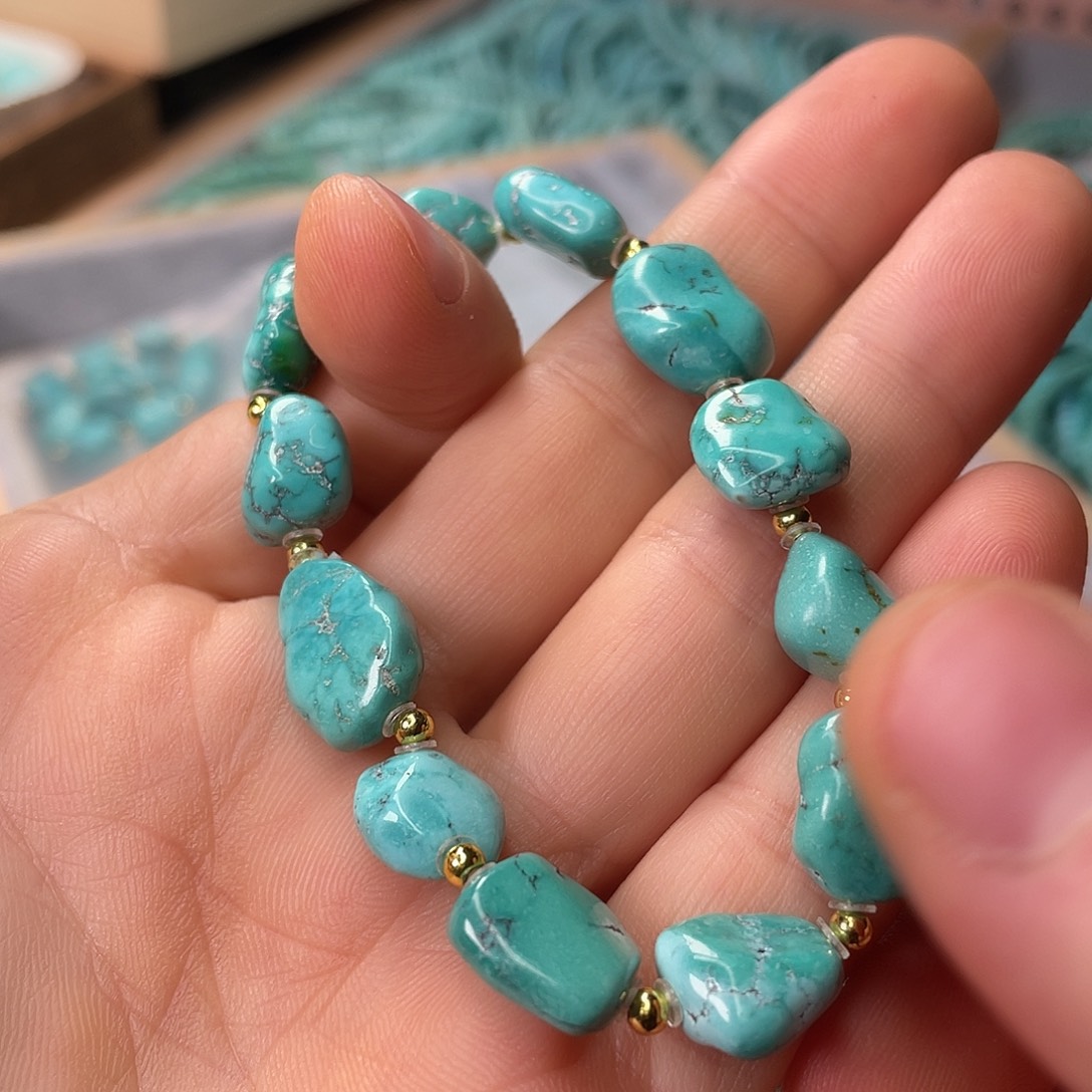 绿松石未镶嵌颈饰