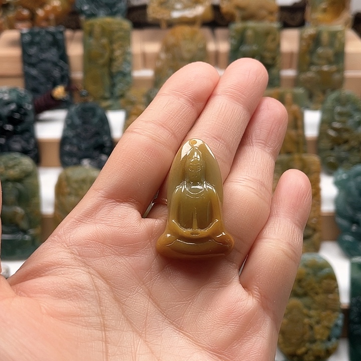 翡翠颈饰未镶嵌天然翡翠A货素衣