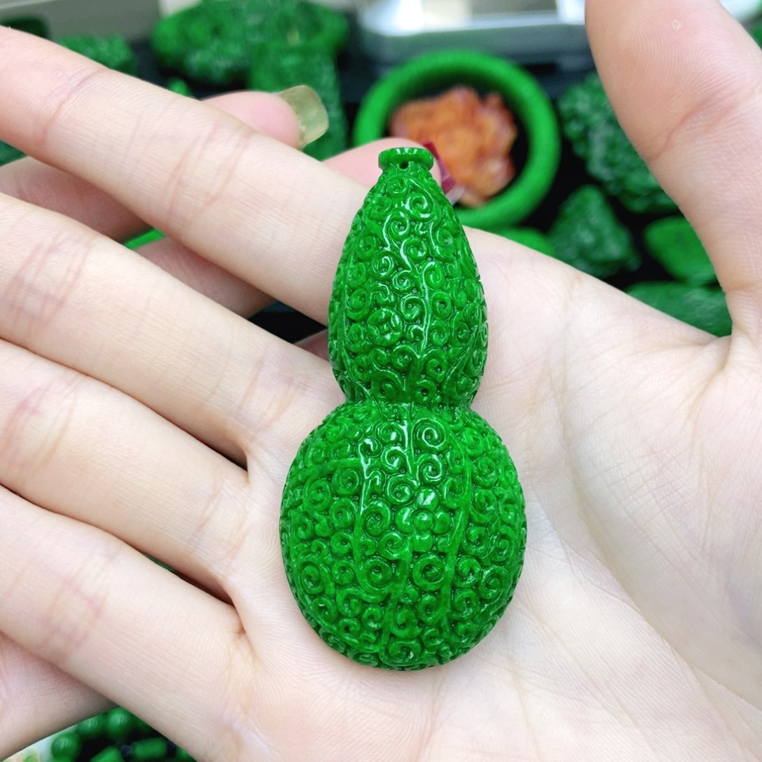 翡翠颈饰未镶嵌葫芦