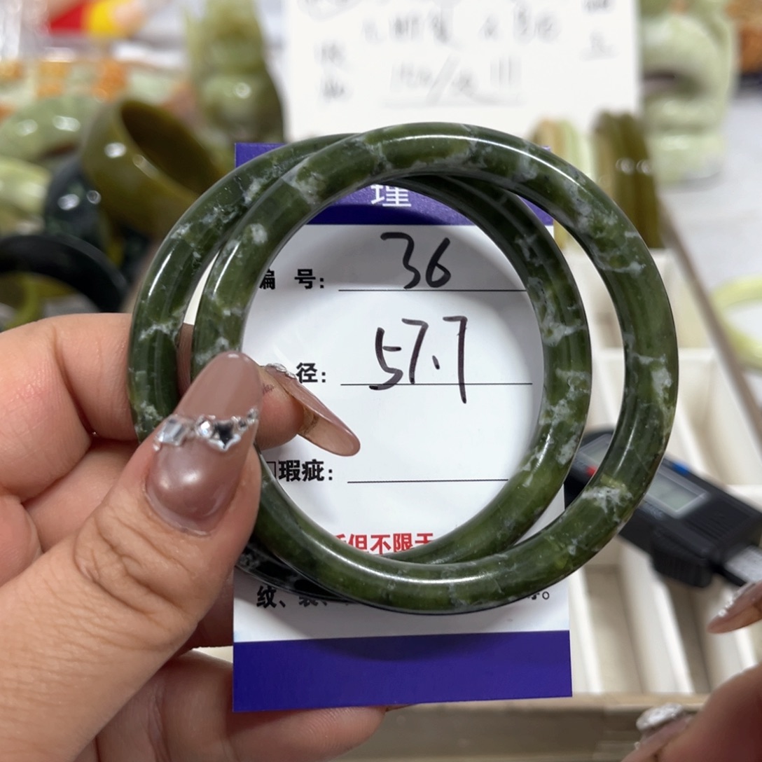 蛇纹石玉手镯未镶嵌