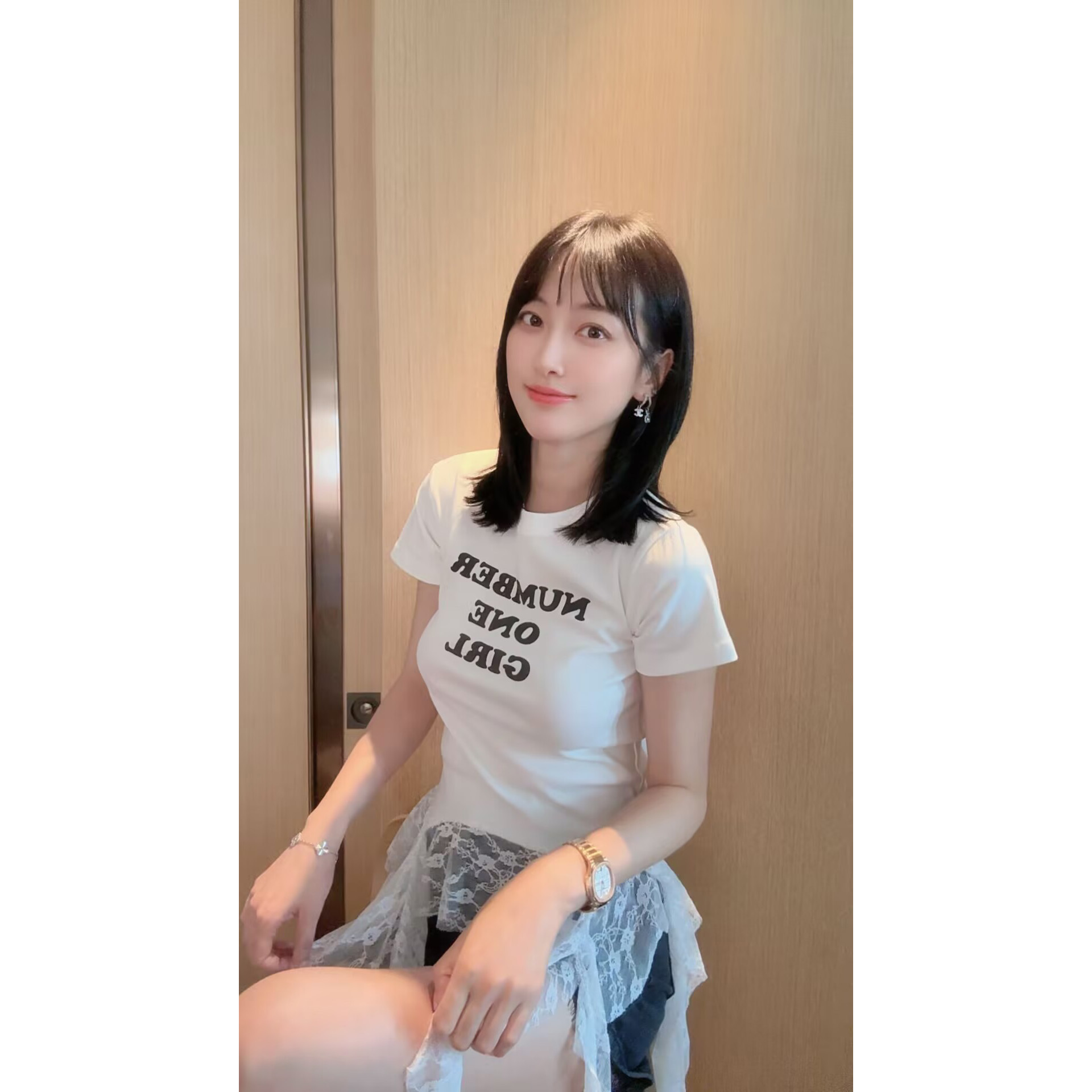 【张静芝】韩国新品~蕾丝飘带洋气仙女风拼接字母印花显瘦T恤