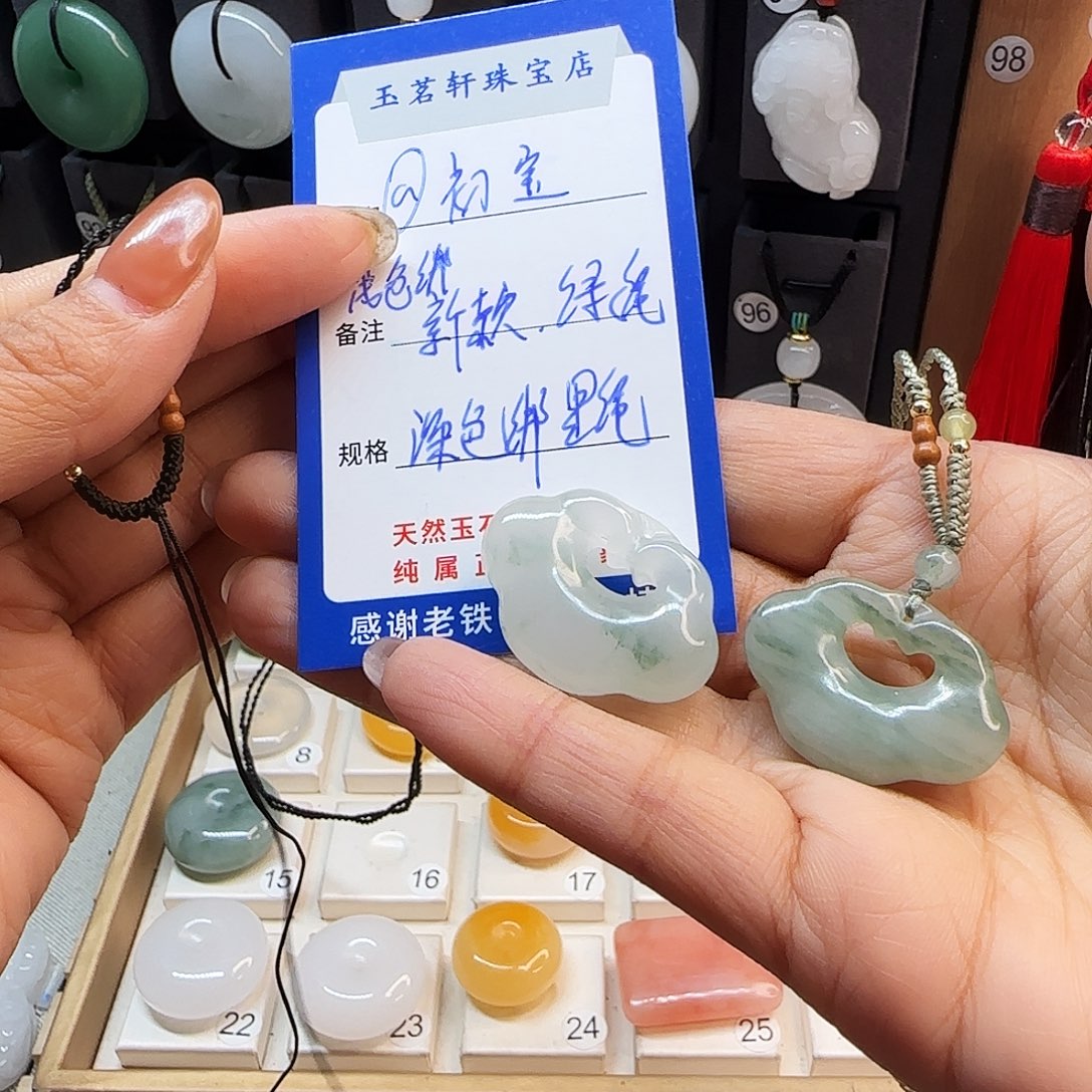 石英质玉未镶嵌颈饰