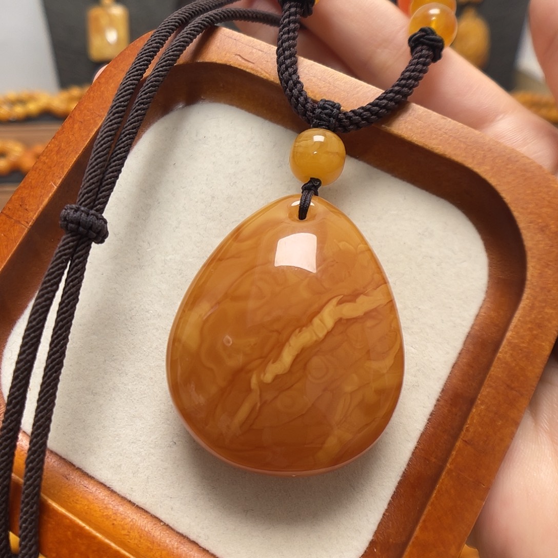 蜜蜡未镶嵌颈饰蜜蜡