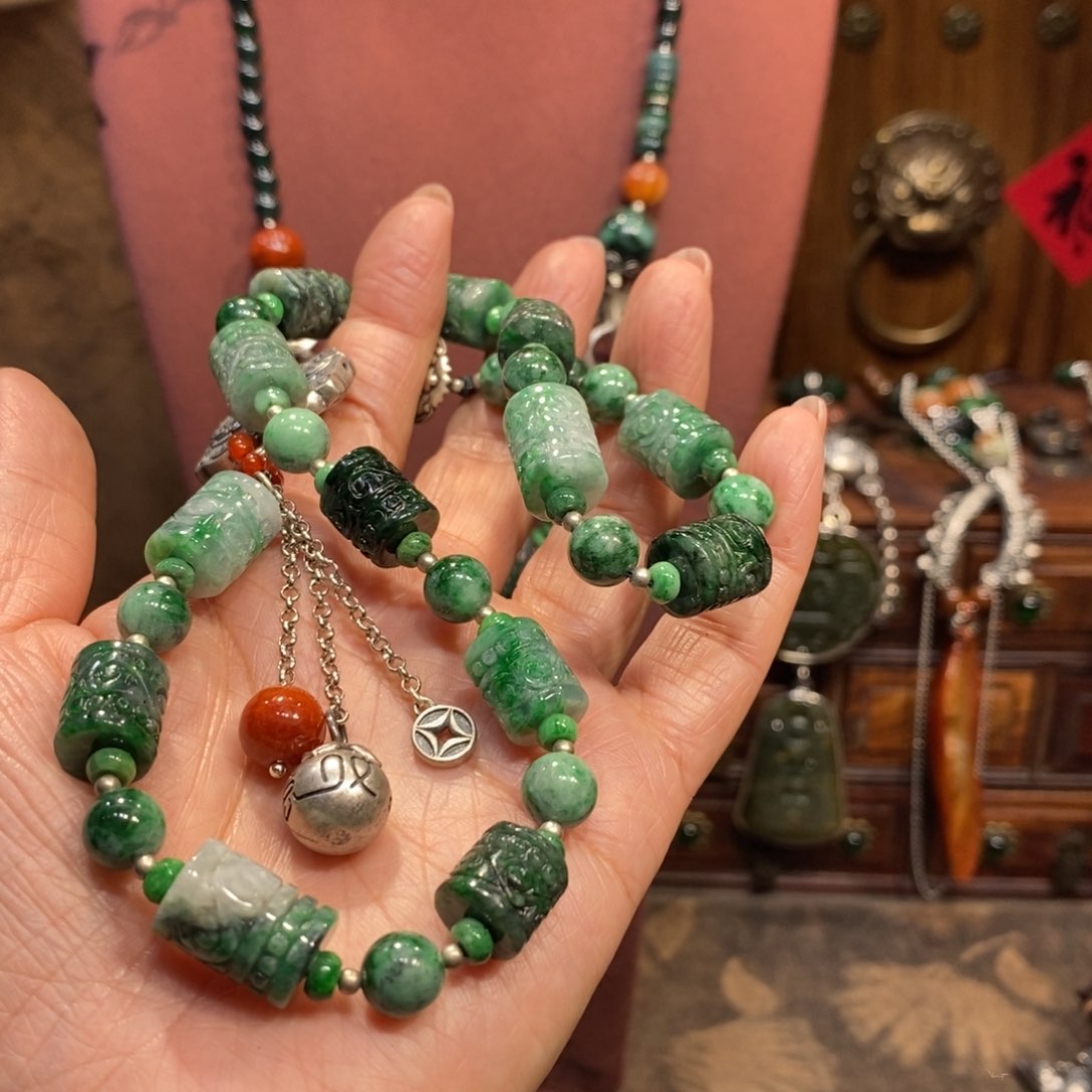 翡翠吊坠(赠链)未镶嵌芬**织