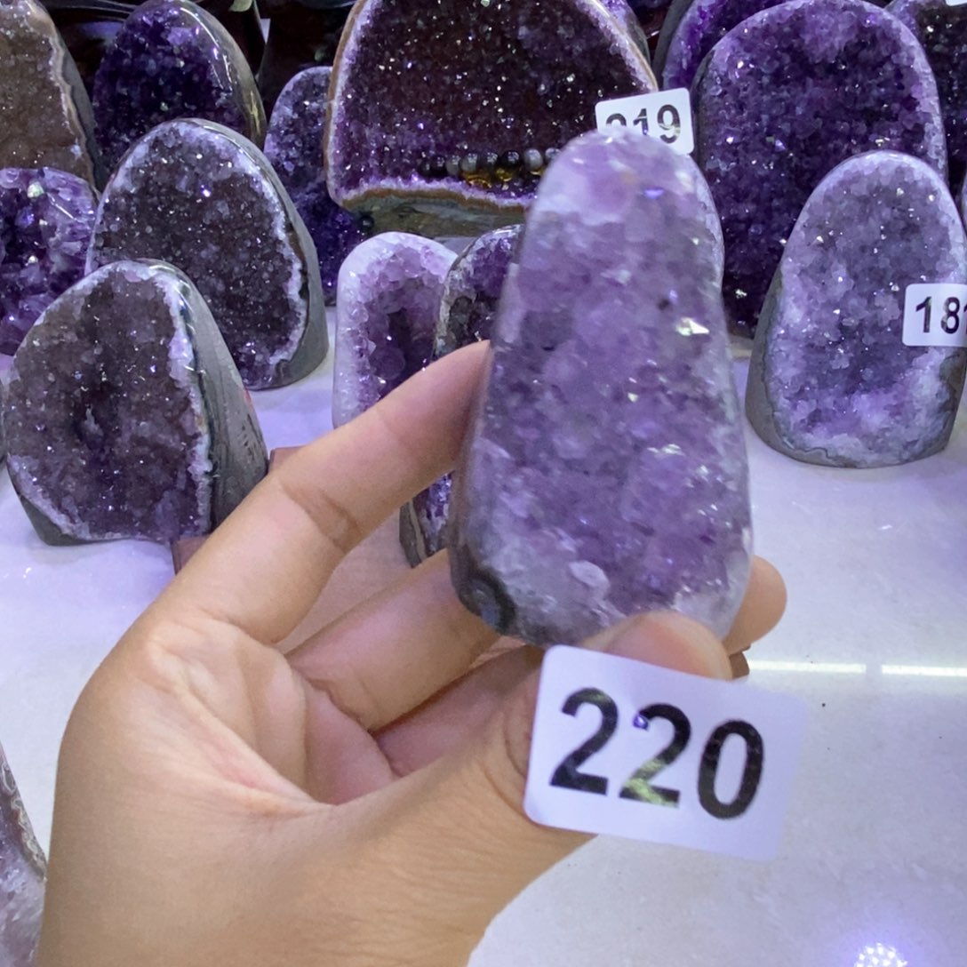 紫晶未镶嵌大型摆件（非配饰）