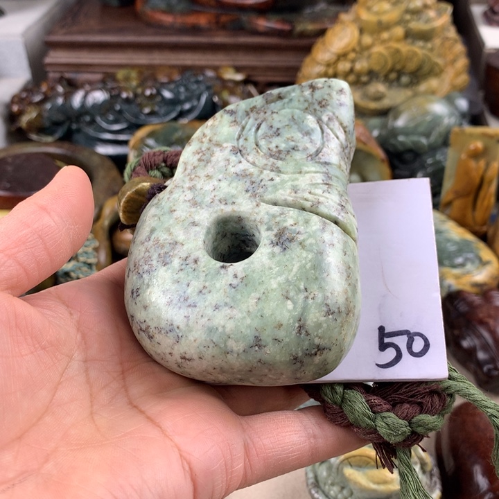 岫岩河磨玉（透闪石质玉）手把件有瑕未镶嵌