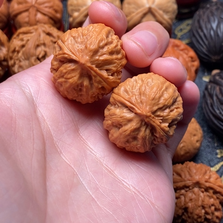 文玩核桃吊坠珊瑚纹