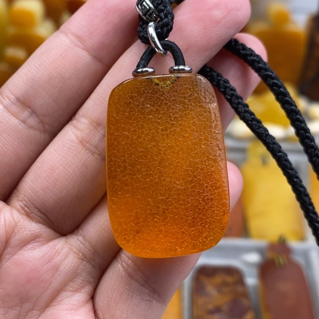 琥珀吊坠(赠链)未镶嵌