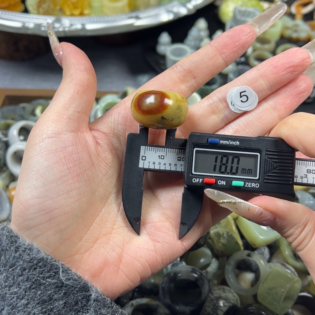 蛇纹石玉未镶嵌戒指