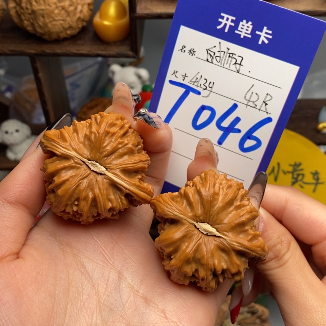 文玩核桃吊坠白狮子